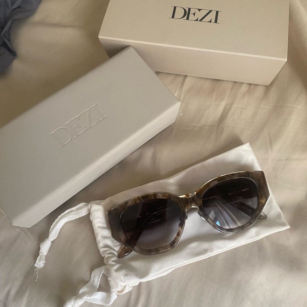 DEZI Charge It Alluded Nude/Smoke Gradient Tortoise Shell Sunglasses